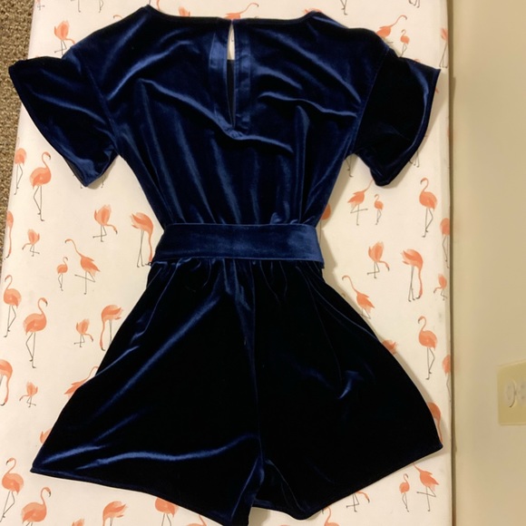 Vineyard Vines 🐳 Flutter Sleeve Velvet Romper EUC Size Small - Picture 7 of 9